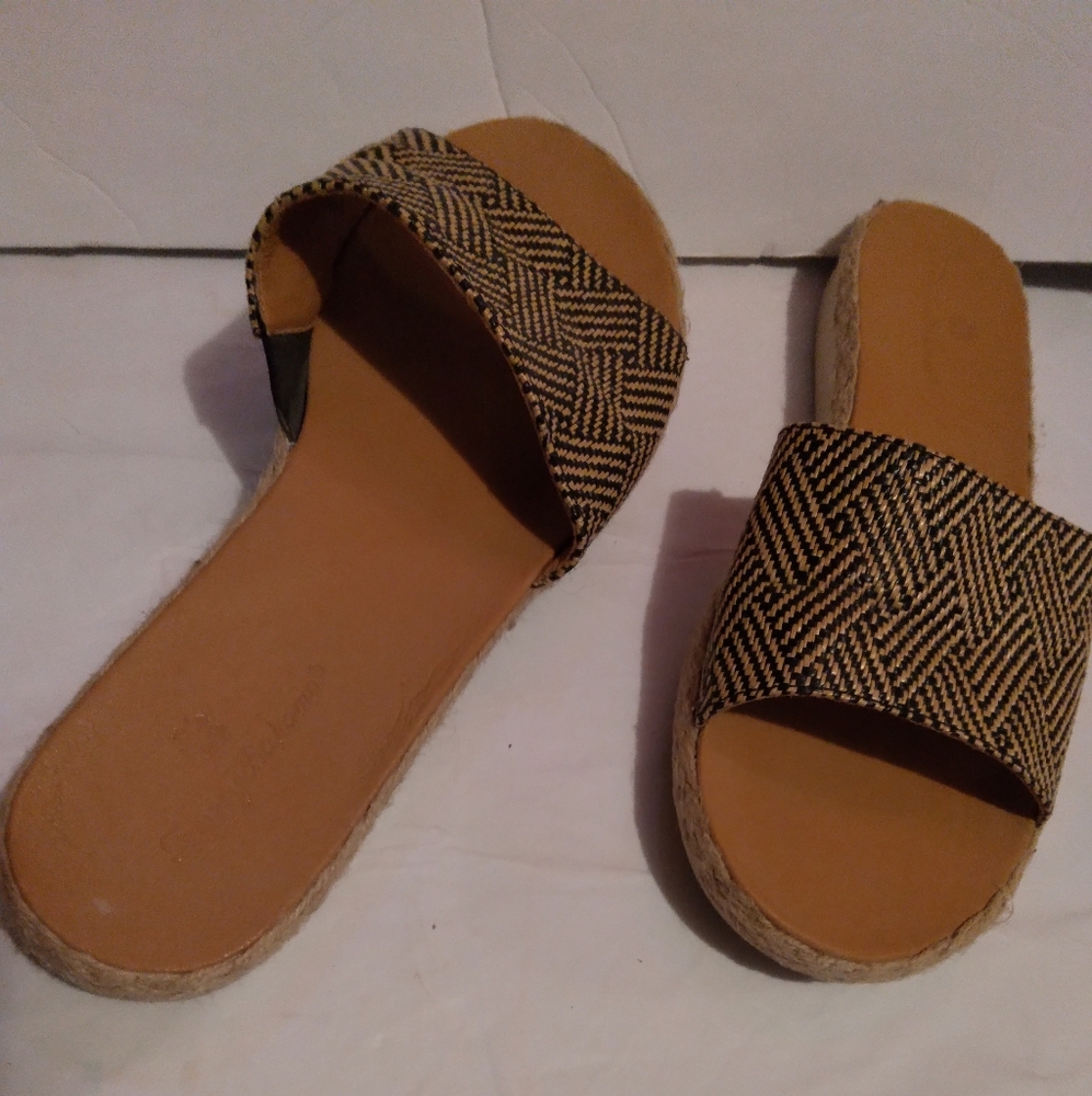 Tommy Bahamas sandals/slides